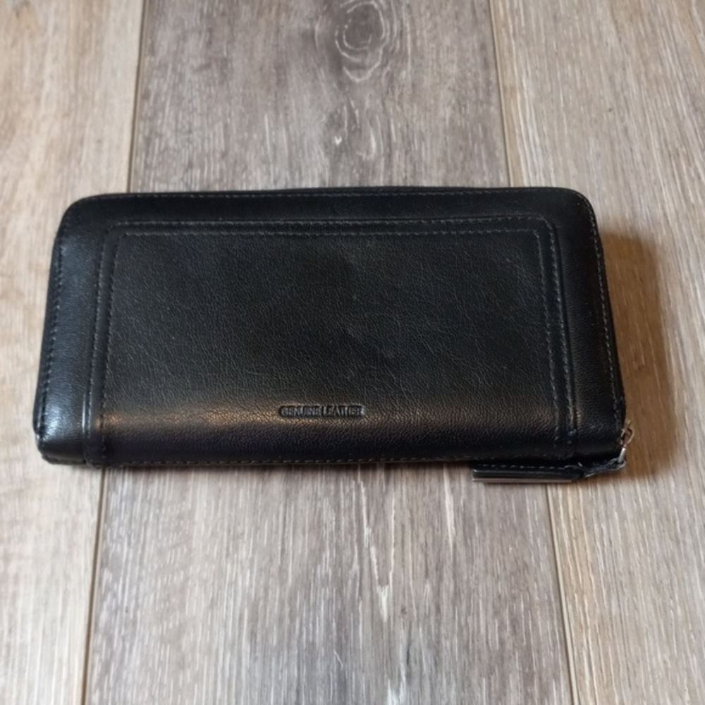 Kenneth Cole Black zip Wallet